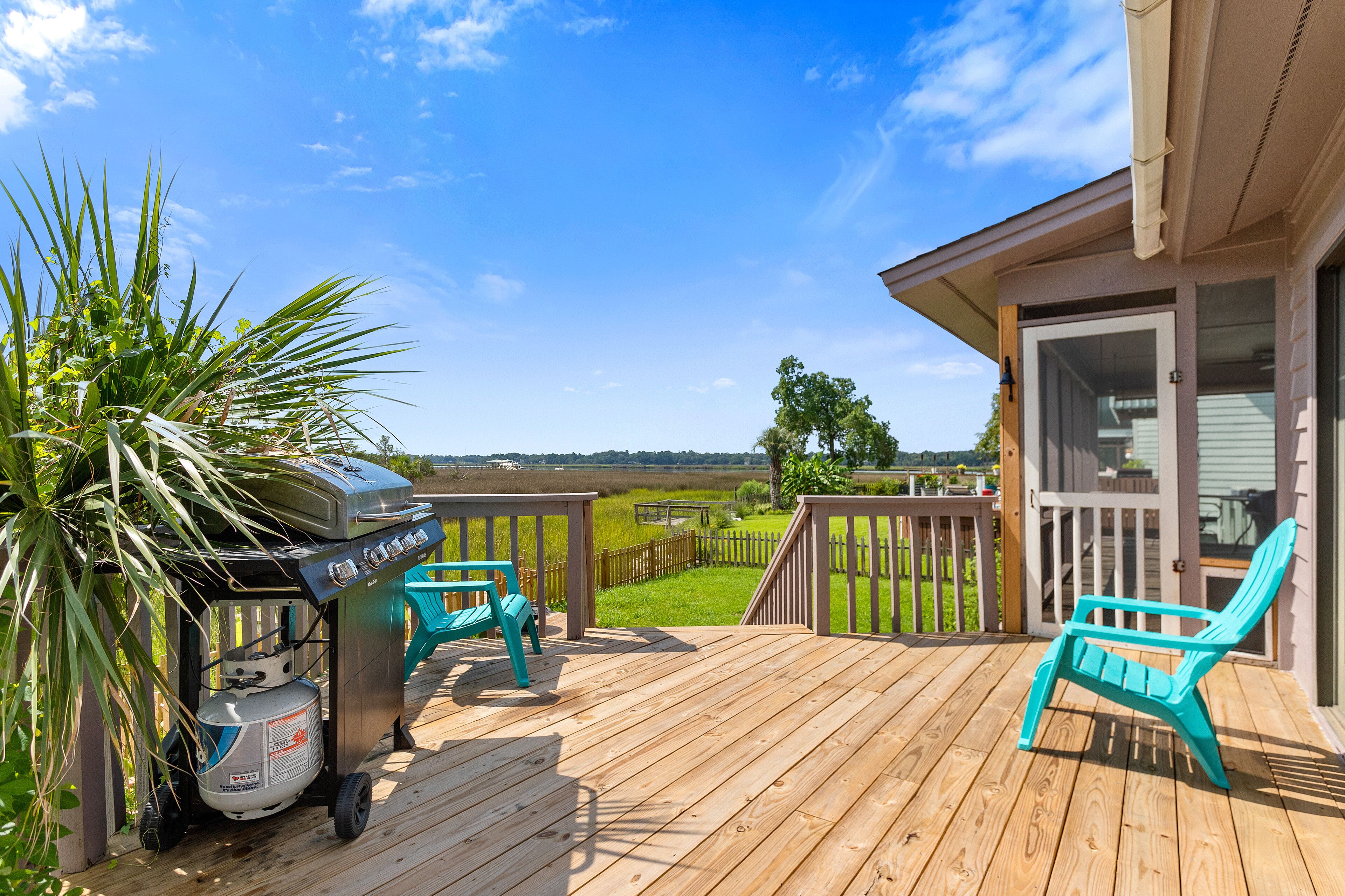 Stunning Back Patio w/ Seating and Grill