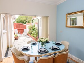 Cottage | Private kitchen | Fridge, dishwasher, cookware/dishes/utensils