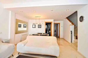 Télévision, cheminée