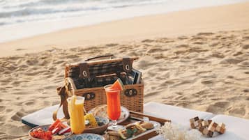 Na praia, toalhas de praia