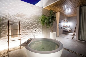 1 多间卧室、防过敏的被褥、迷你吧、客房内保险箱