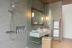 Separate bathtub and shower, rainfall showerhead - Melia Phuket Mai Khao (Mai Khao)