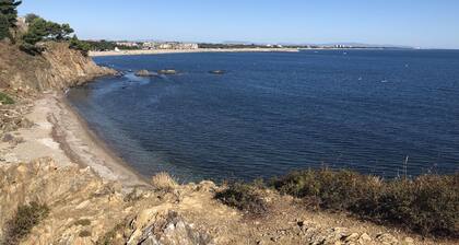 Location calme et ensoleillée entre mer et montagnes