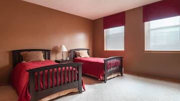 2 bedrooms, desk, iron/ironing board, free WiFi