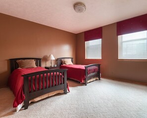 2 bedrooms, desk, iron/ironing board, free WiFi - The Manhattan 2BR apartment in historical downtown (Fairbury)