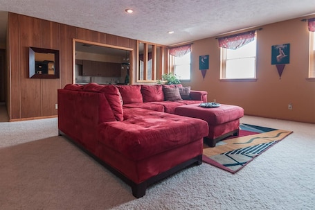 TV. The Manhattan 2BR apartment in historical downtown