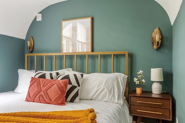 King Bedroom #1 with en-suite bathroom!