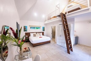 2 bedrooms, desk, iron/ironing board, travel cot - Aves - Bali Deluxe King - Pool View (Montezuma)
