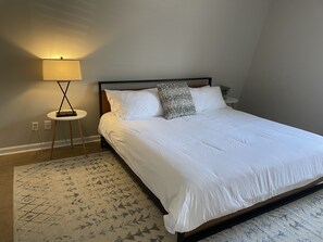 3 habitaciones, tabla de planchar con plancha y cuna de viaje 