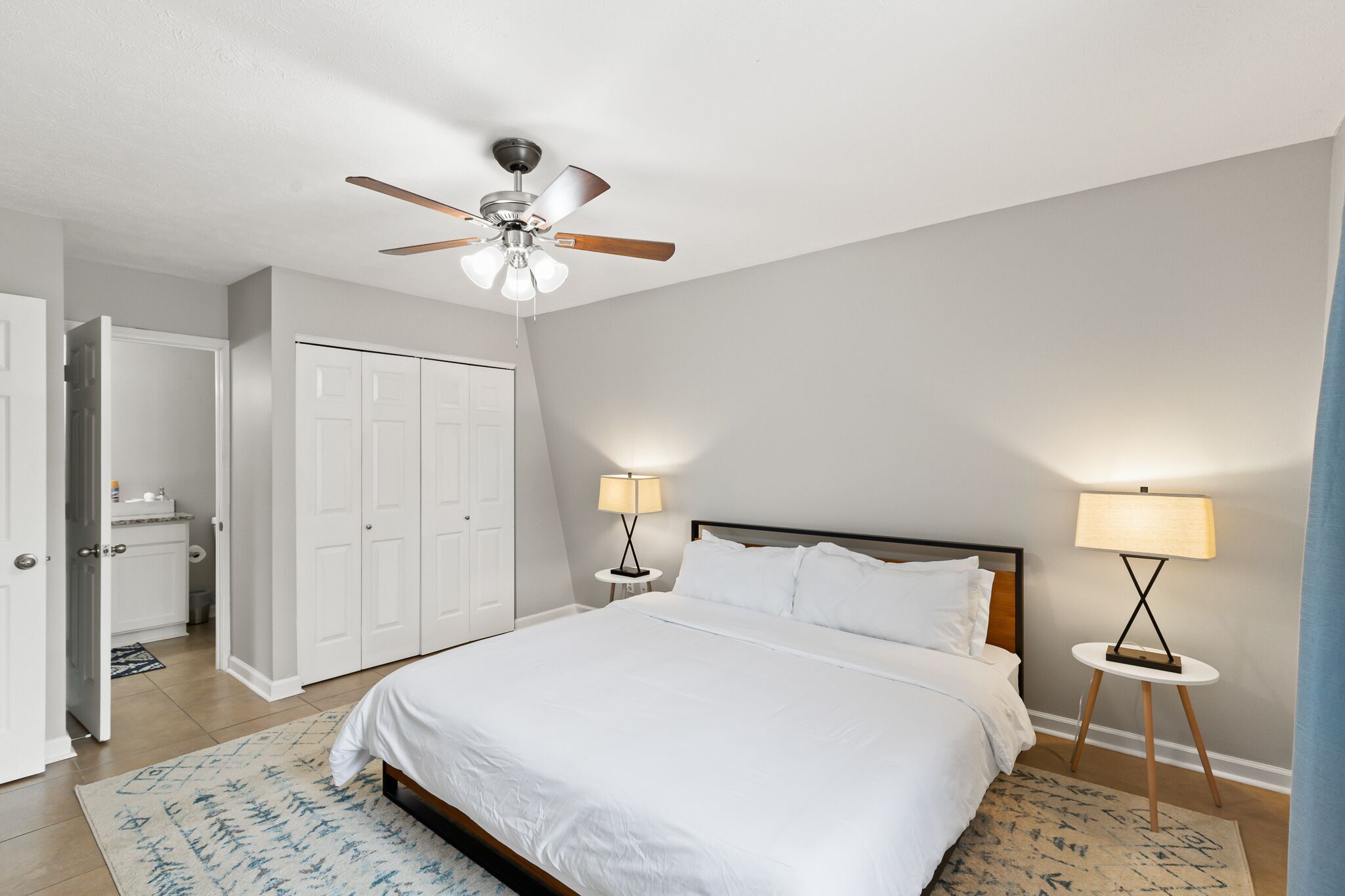 3 chambres, fer et planche à repasser, lit parapluie, Wi-Fi gratuit