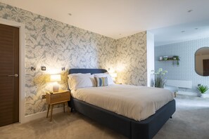 2 室のベッドルーム、アイロン / アイロン台、インターネット