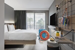 Room, 1 Queen Bed, Balcony | Premium bedding, memory foam beds, laptop workspace, blackout drapes - Moxy La Ciotat (La Ciotat)