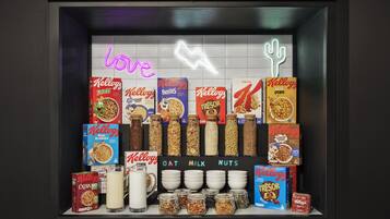 Se ofrece un desayuno bufé (16.00 EUR por persona)