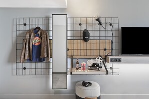 Premium bedding, memory foam beds, laptop workspace, blackout drapes - Moxy La Ciotat (La Ciotat)