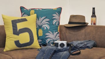 Serveert ontbijt, lunch en diner