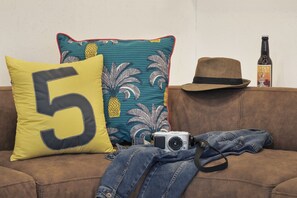 Serves breakfast, lunch, and dinner - Moxy La Ciotat (La Ciotat)