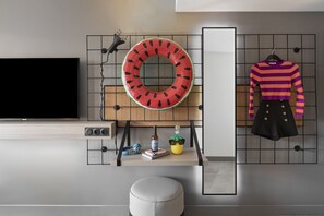 Premium bedding, memory foam beds, laptop workspace, blackout drapes - Moxy La Ciotat (La Ciotat)