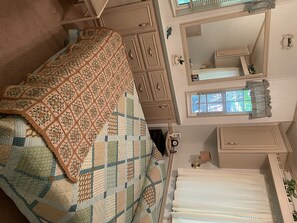 1 chambre, fer et planche à repasser, literie fournie