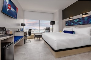 Deluxe Room, 1 King Bed, City View - River Garden Hotel & Suites (Guayaquil)