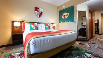 Escritorio, espacio para trabajar con laptop y wifi gratis