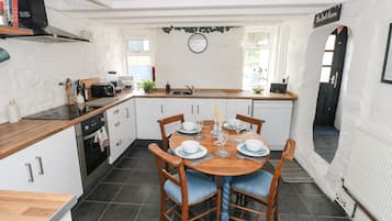 Cottage | Dapur pribadi | Lemari es, mesin pencuci piring, dan ketel listrik