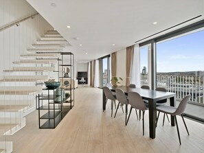 In-room dining - Southwark Residences by Aeria Apartments (London)