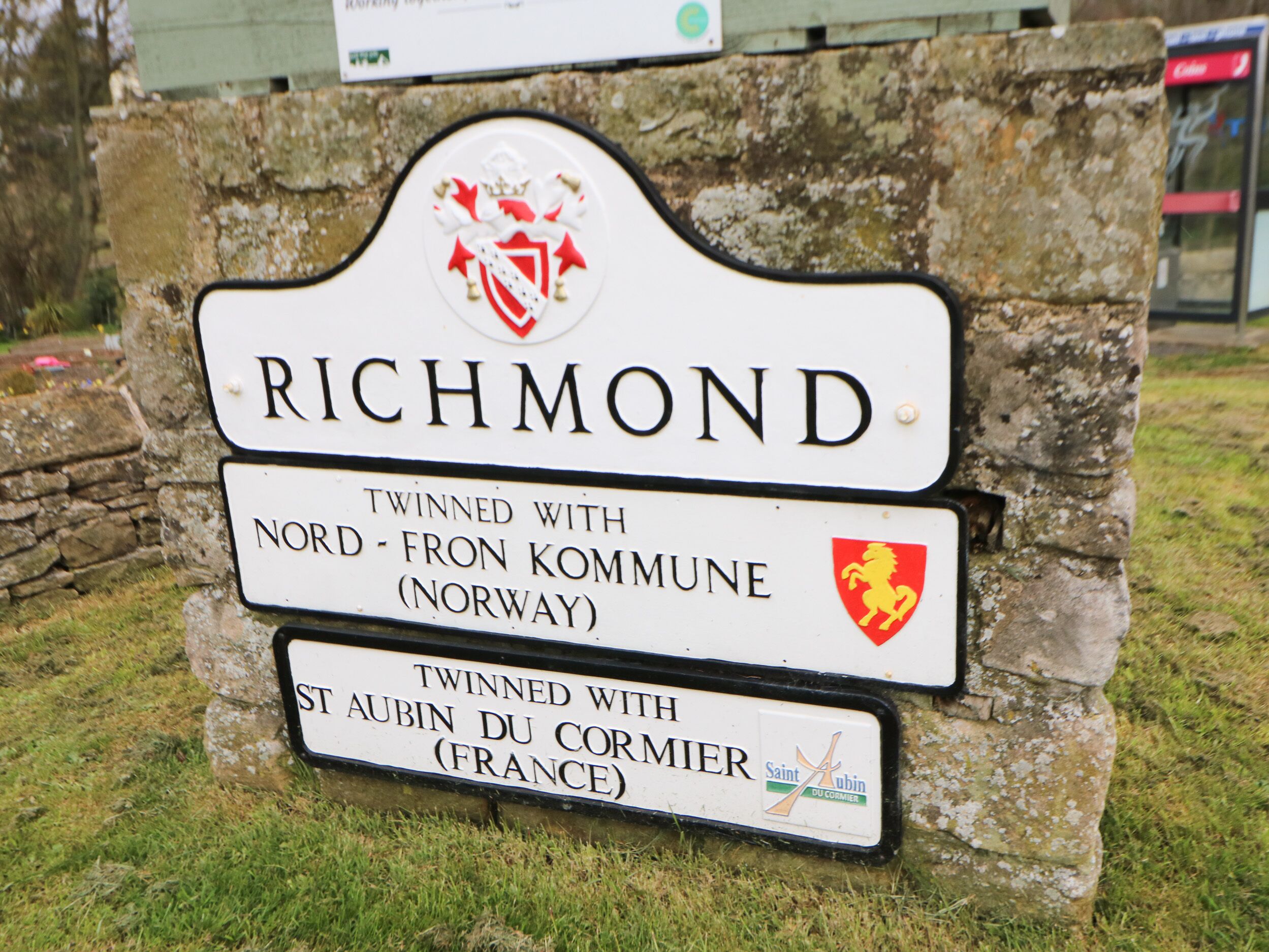 A sign indicating a twinning relationship between Richmond and Nord-Fron Kommune in Norway, and St Aubin du Cormier in France.