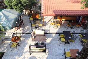 Outdoor dining - Tu Casa Linda Hotel (Antalya)