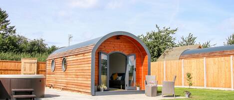 1 bedroom, individually decorated, individually furnished, free WiFi