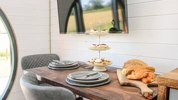 Cottage | Dining