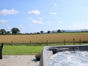 Spa - Cherry Blossom (Craven Arms)