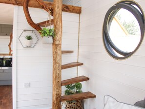 1 habitación, decoración personalizada y muebles diferentes