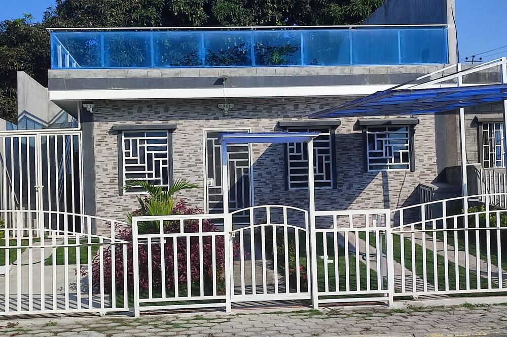 Comfortable Furnished House With Terrace + Pool.
