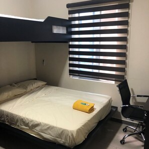 3 bedrooms, desk, iron/ironing board, free WiFi