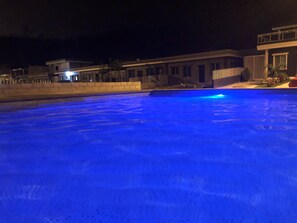 Ulkouima-allas, lämmitetty uima-allas