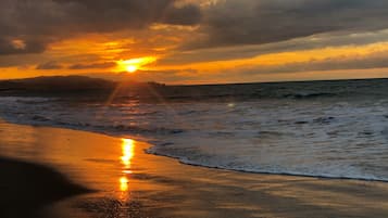 Una spiaggia nelle vicinanze