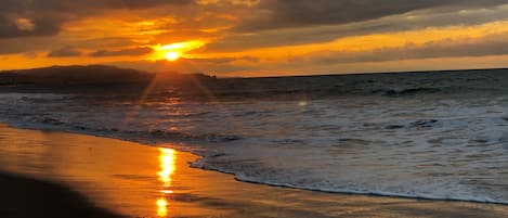 Una spiaggia nelle vicinanze