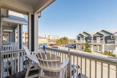 4br/3Ba Oceanview from balcony!  Sleeps 12 w/ hot tub!