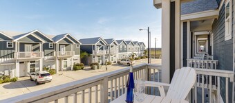 4br/3Ba Oceanview from balcony!  Sleeps 12 w/ hot tub!