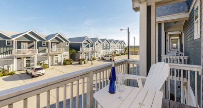 4br/3Ba Oceanview from balcony! Sleeps 12 w/ hot tub!
