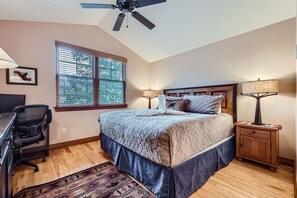 4 soverom, skrivebord, strykejern/-brett og wi-fi (inkludert)