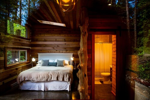 #2 CABIN COUPLES KING BED HOTTUB BEACH 