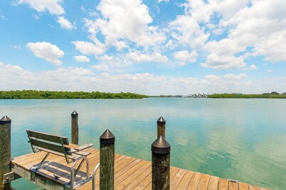 Beach to Bay! Heated Pool and Dock on the Bay! Walk to the Beach and Restaurants