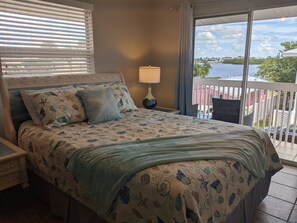 2 habitaciones, escritorio, tabla de planchar con plancha y wifi gratis 