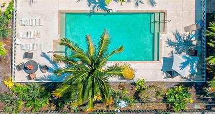 Beach to Bay! Heated Pool and Dock on the Bay! Walk to the Beach and Restaurants
