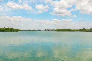 In Strandnähe, Liegestühle, Strandtücher