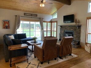 Smart TV, fireplace, Netflix, books