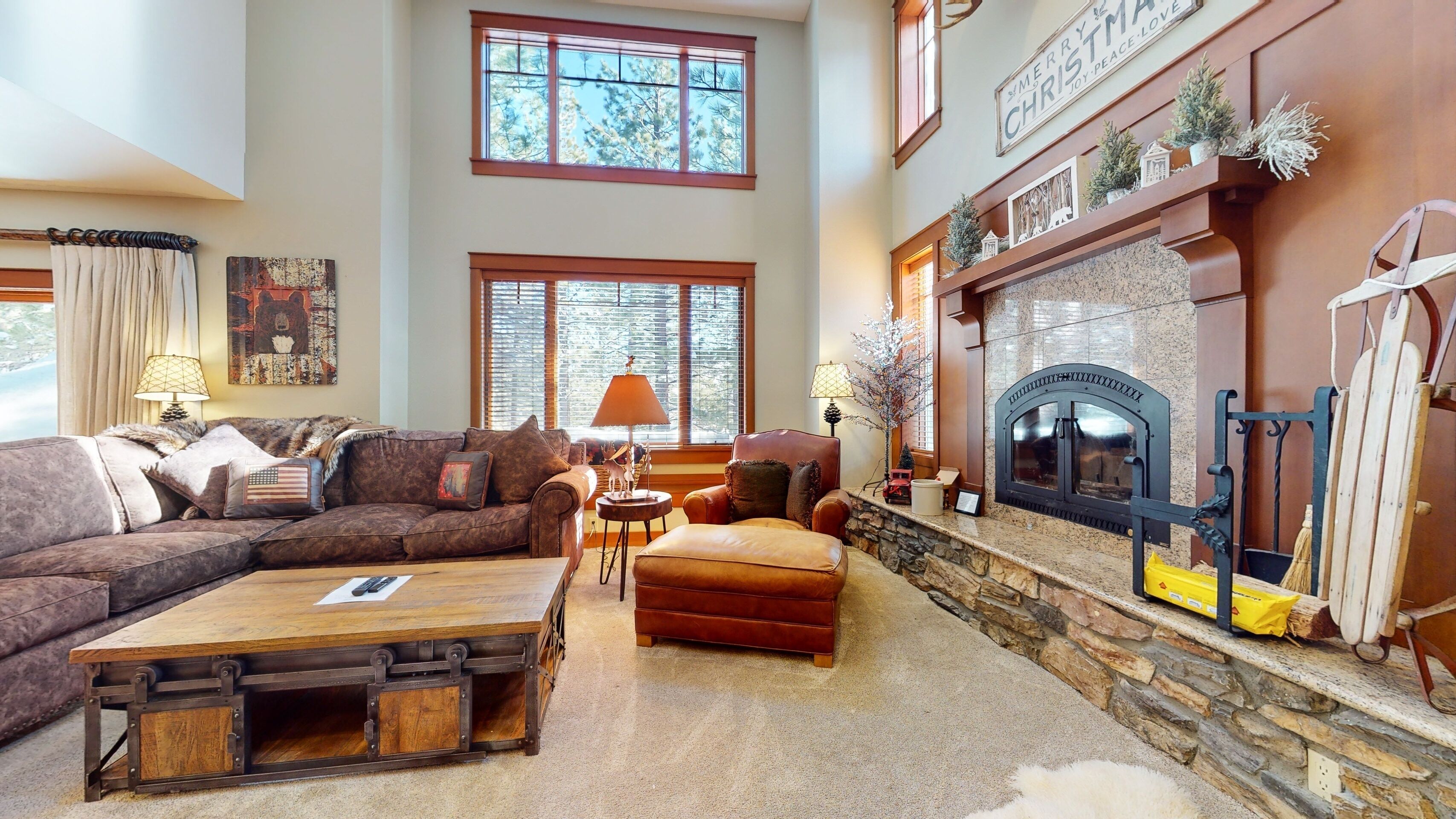 Tv, eldstad och dvd-spelare