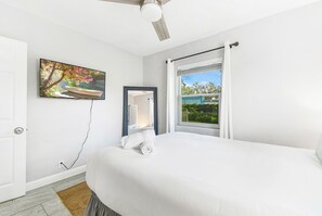 2 bedrooms, desk, iron/ironing board, WiFi