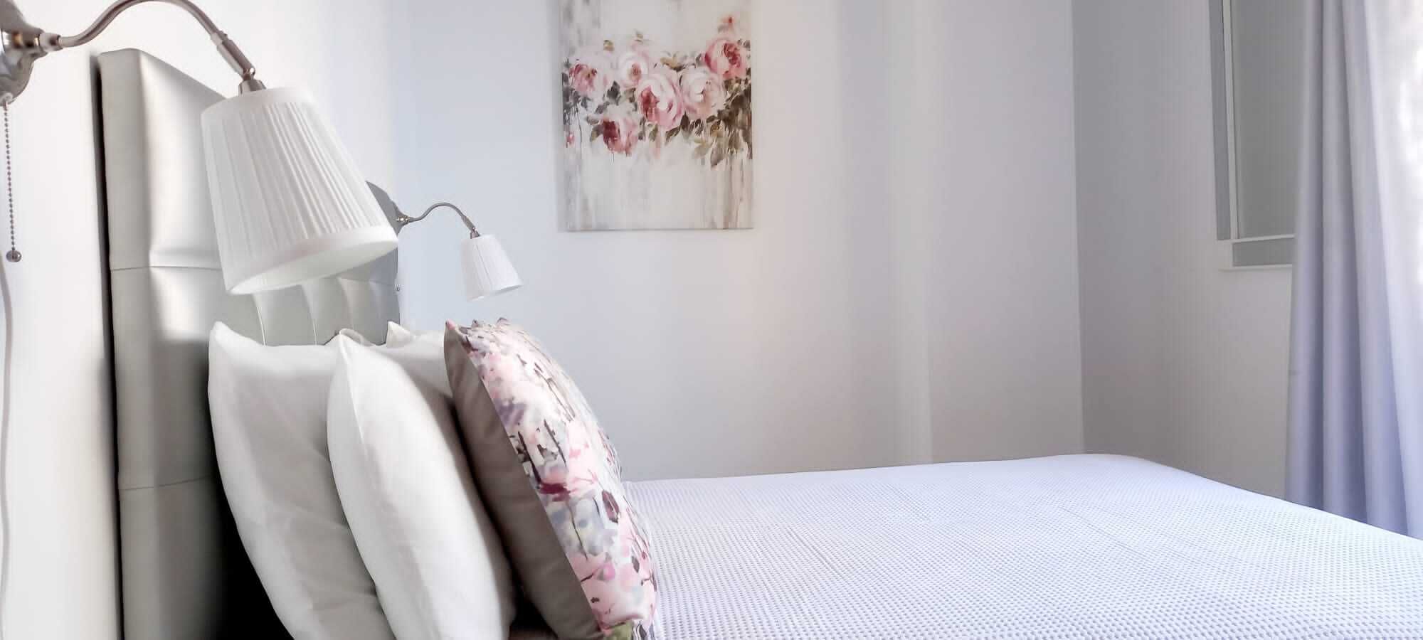 3 slaapkamers, een strijkplank/strijkijzer, reisbedje, gratis wifi